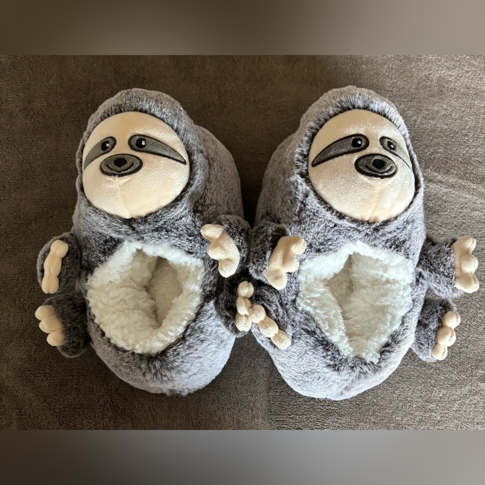 NWOT Cute Sloth Plush Slippers